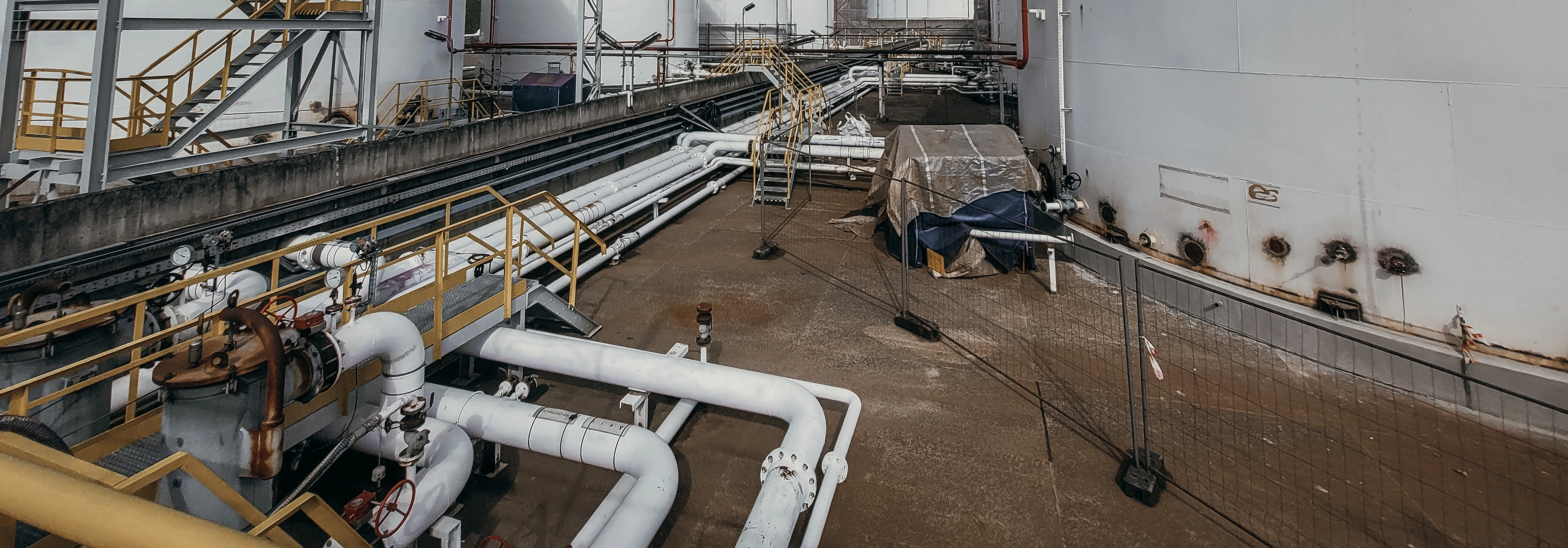 Pipelines and technical installations at an industrial facility